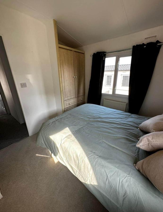 2 Bedroom Caravan With Sea Views Eastchurch Exteriör bild