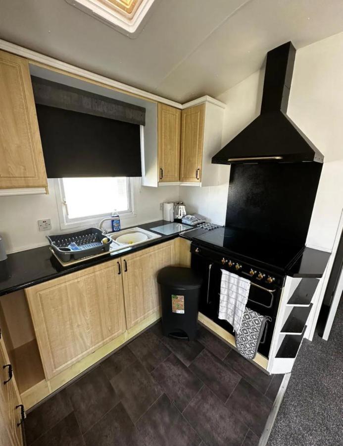 2 Bedroom Caravan With Sea Views Eastchurch Exteriör bild