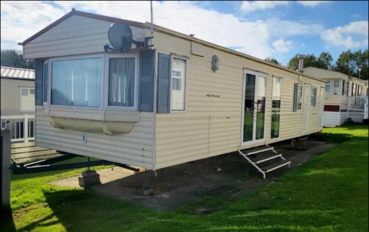 2 Bedroom Caravan With Sea Views Eastchurch Exteriör bild