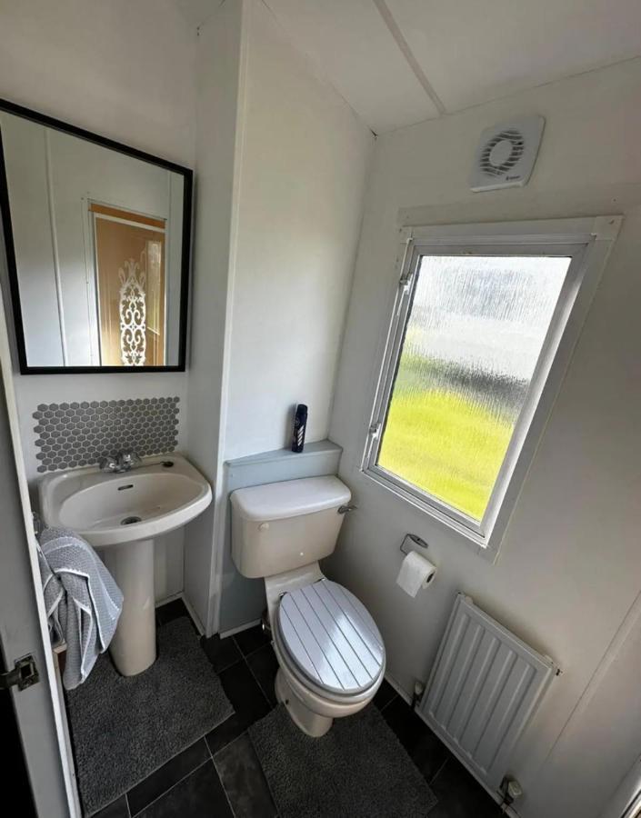 2 Bedroom Caravan With Sea Views Eastchurch Exteriör bild