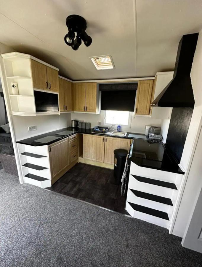 2 Bedroom Caravan With Sea Views Eastchurch Exteriör bild