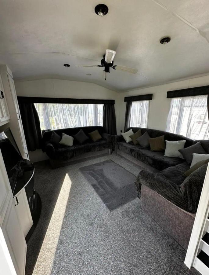 2 Bedroom Caravan With Sea Views Eastchurch Exteriör bild