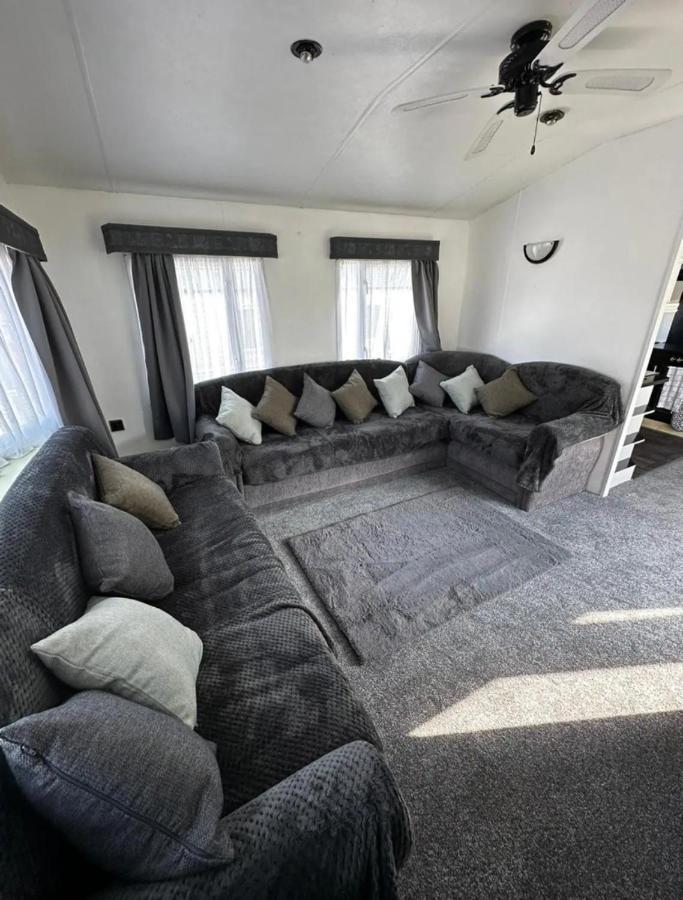2 Bedroom Caravan With Sea Views Eastchurch Exteriör bild