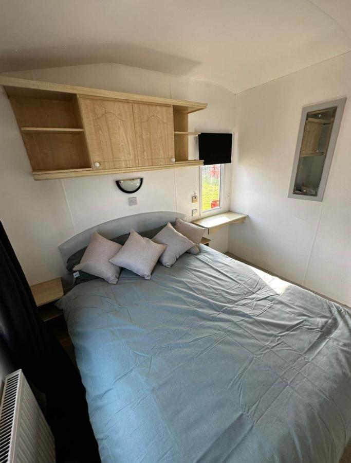 2 Bedroom Caravan With Sea Views Eastchurch Exteriör bild