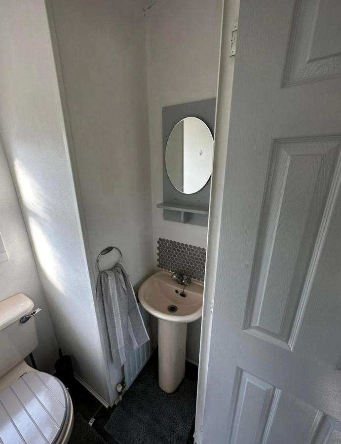 2 Bedroom Caravan With Sea Views Eastchurch Exteriör bild