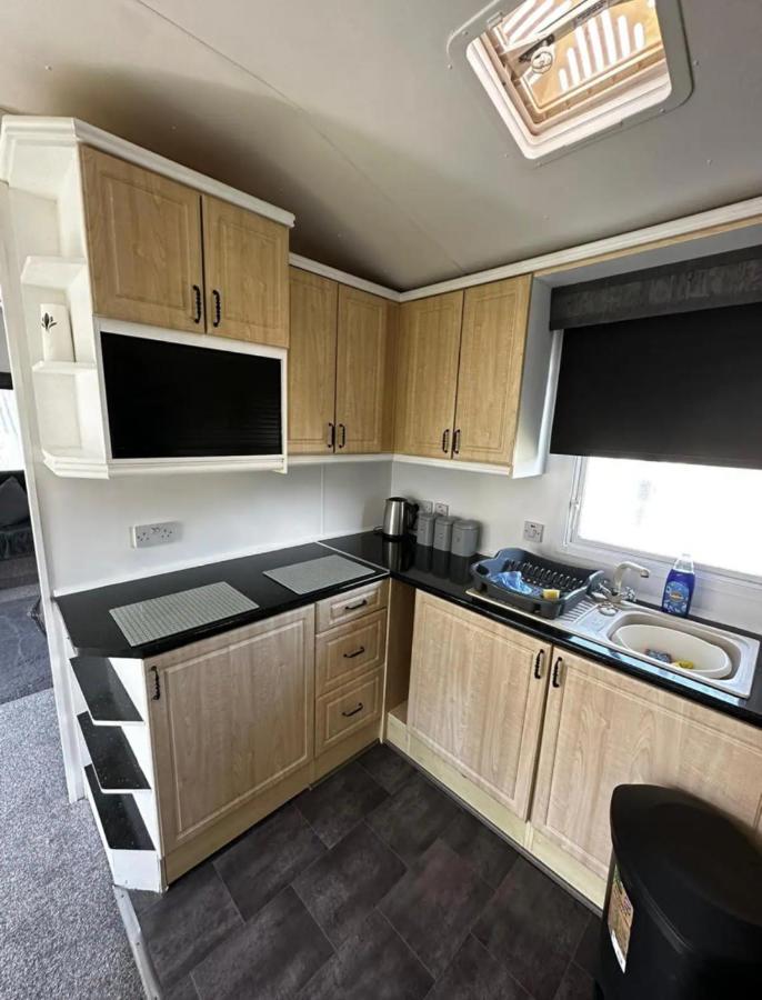 2 Bedroom Caravan With Sea Views Eastchurch Exteriör bild