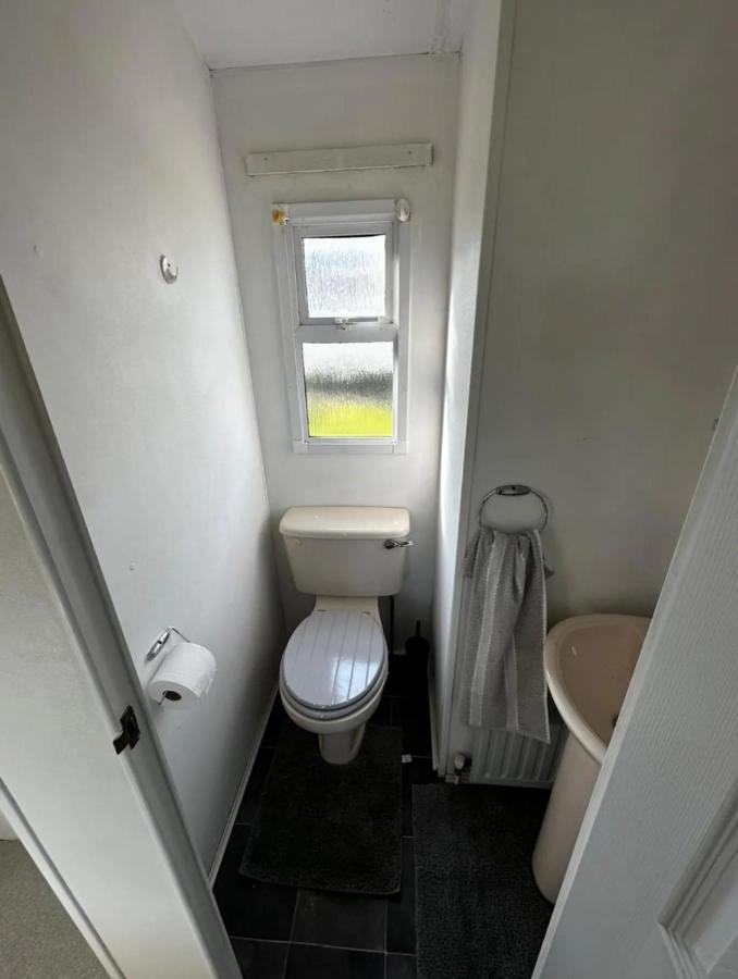 2 Bedroom Caravan With Sea Views Eastchurch Exteriör bild